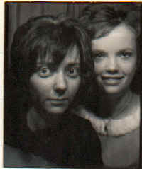 Annie og Joan Hovedbanegrden.jpg (19511 byte)