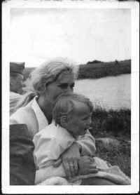 Bitten-og-Susan-Farum-kaser.jpg (17704 byte)