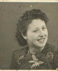 Bryllupsbillede-af-mor.jpg (7401 byte)