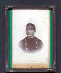 Farfar-som-soldat-Frederici.jpg (33371 byte)