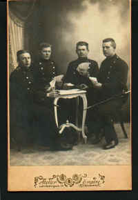 Farfar-som-soldat-anden-fra.jpg (45235 byte)