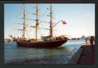 Morten-Emil-ombord-paa-Skol.jpg (40513 byte)